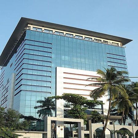 United 21 - Thane Exterior foto